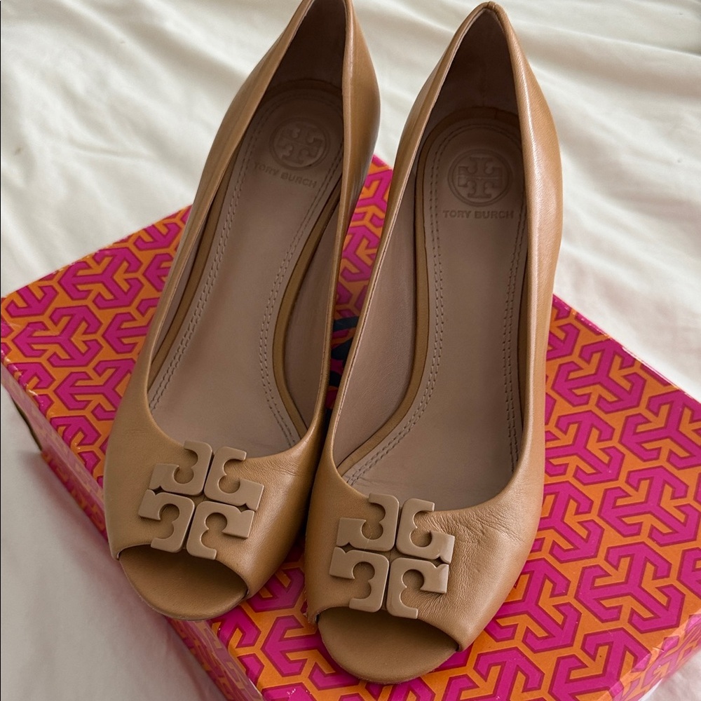 Tory Burch Lowell Camel Peep-Toe Heels size 7